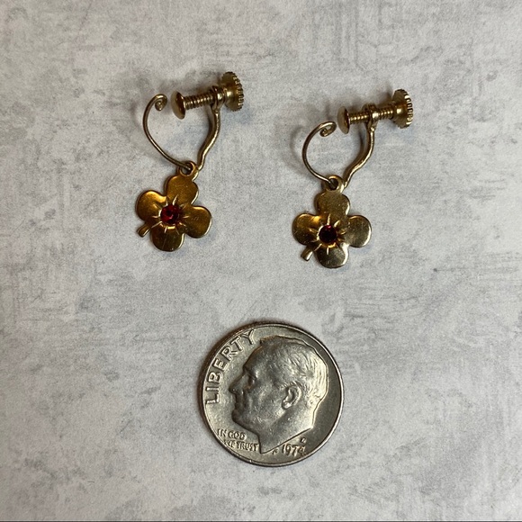 Vintage Japan Gold Flower w/Red Crystal Screw Back - Picture 7 of 7